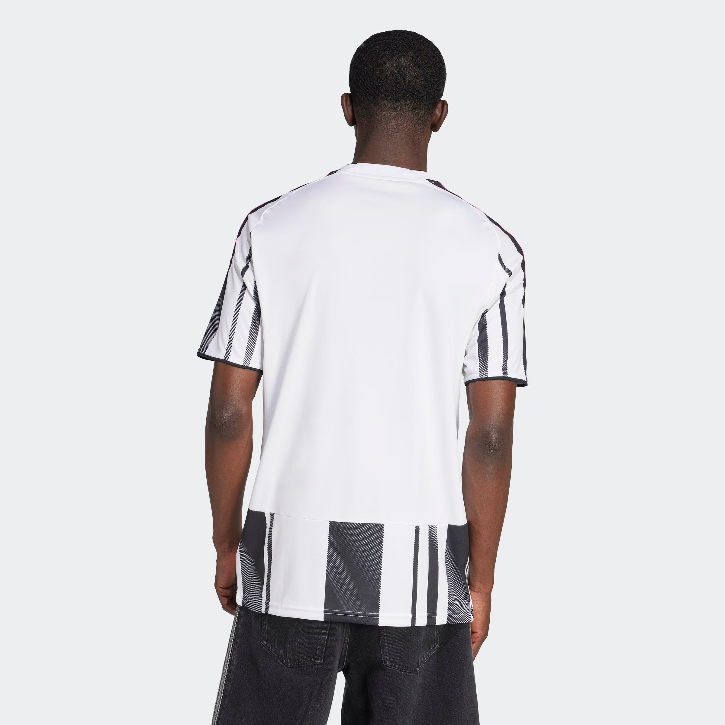 Mens Juventus Home 25/26 Replica Jersey