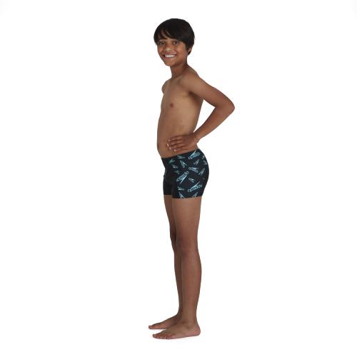 سروال سباحة للأولاد من سبيدو عليها شعار بوم