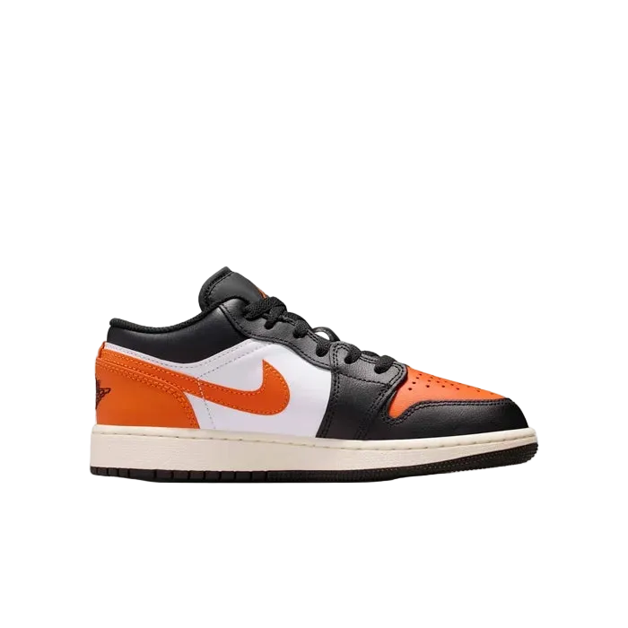 Junior Air Jordan 1 Low Shoe