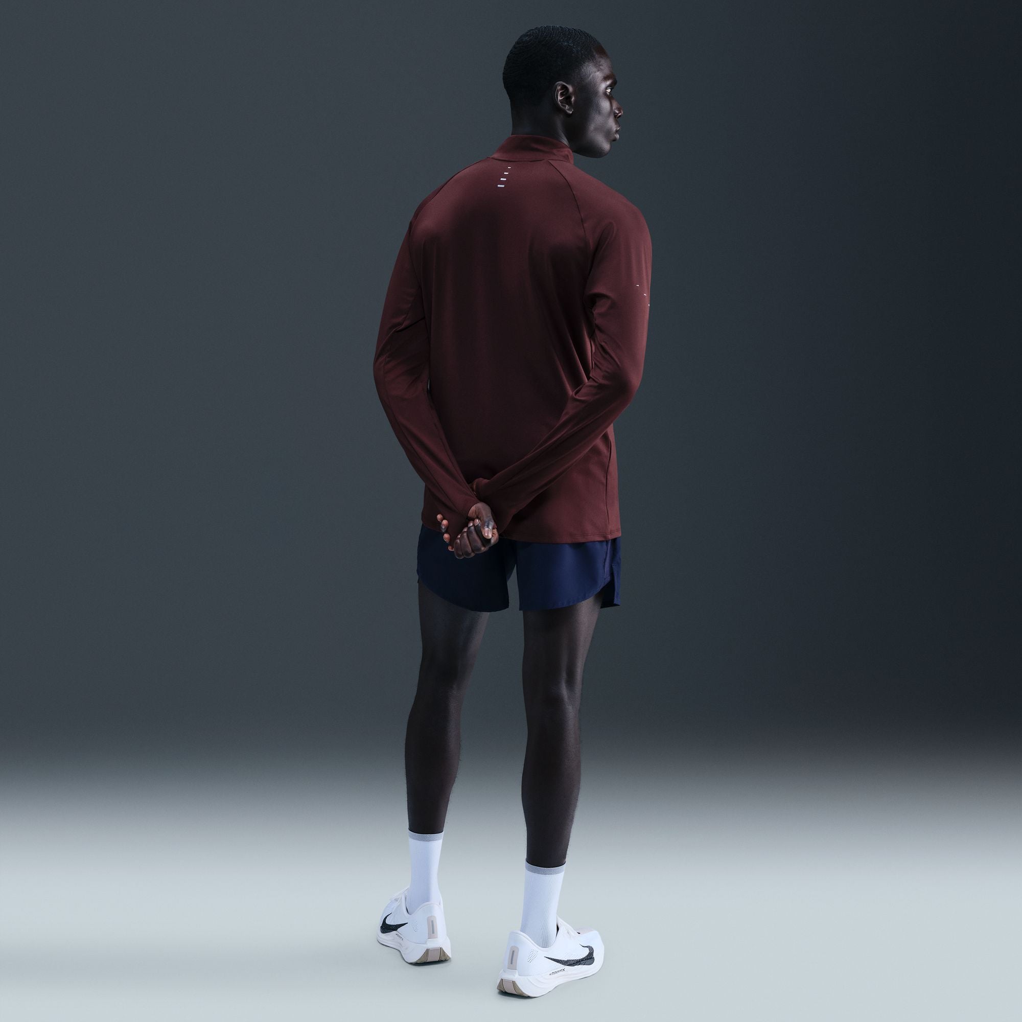 طبقة وسطى رجالية Dri-Fit Stride بنصف سحاب