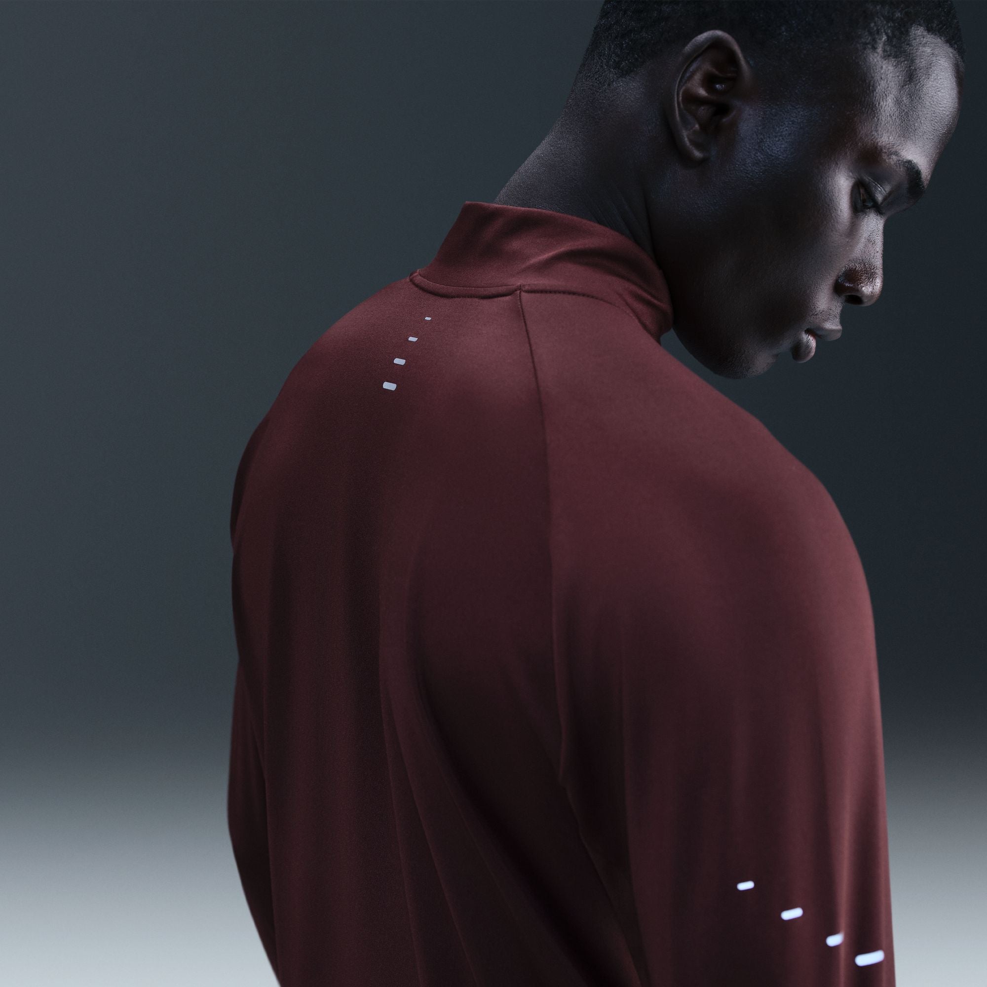 طبقة وسطى رجالية Dri-Fit Stride بنصف سحاب