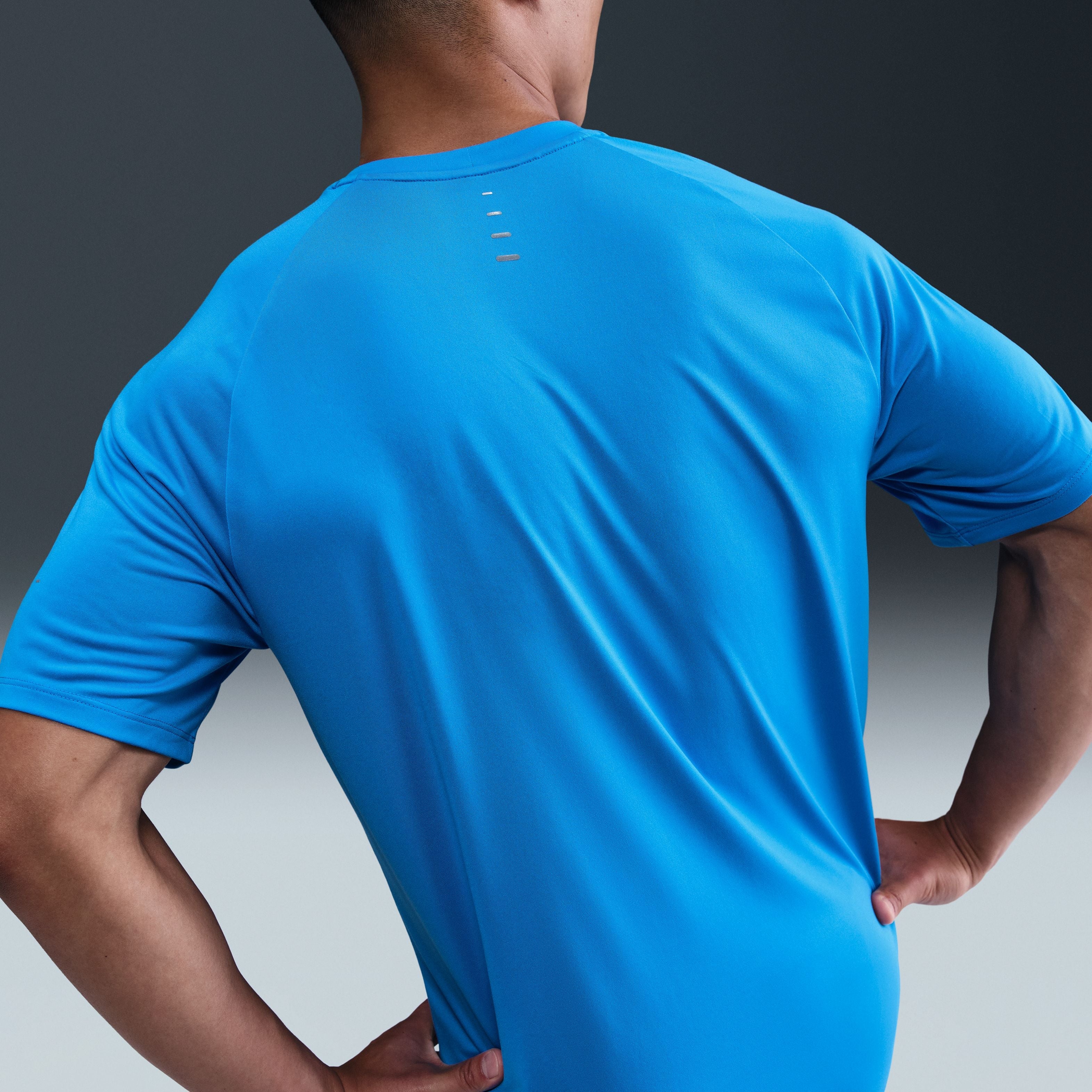 تي شيرت قصير الأكمام Dri-Fit Stride للرجال