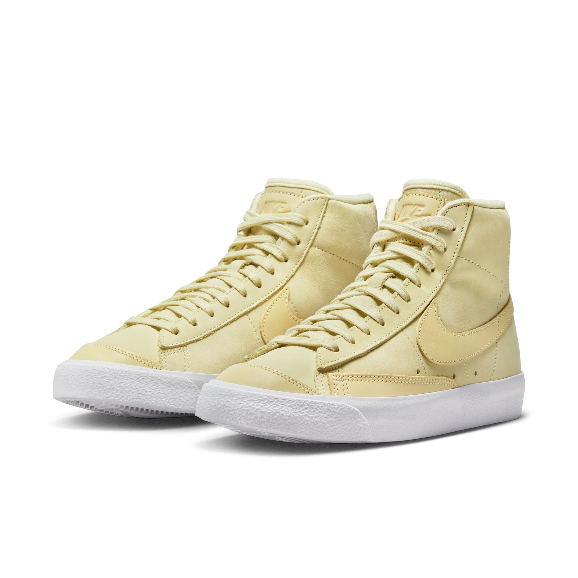 Women Blazer Mid Premium Shoe