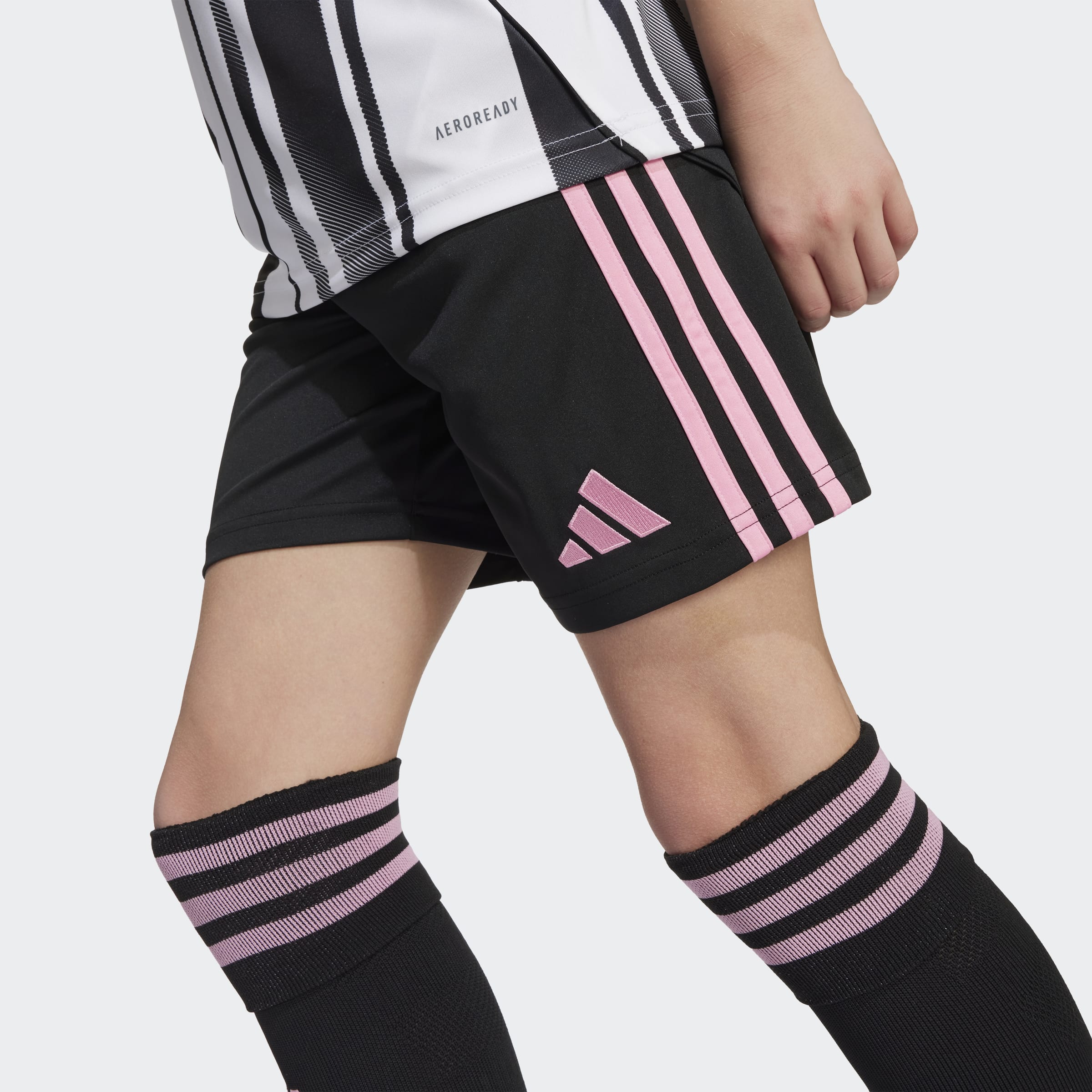 Junior Juventus Home 25/26 Replica Shorts