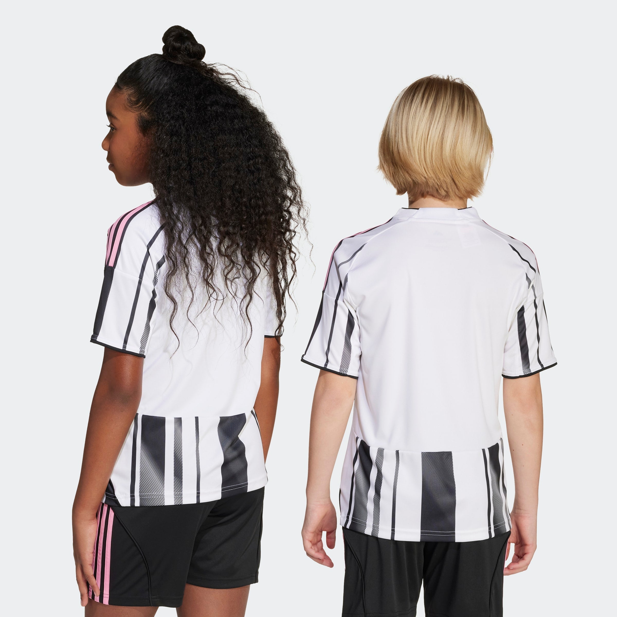 Junior Juventus Home 25/26 Replica Jersey