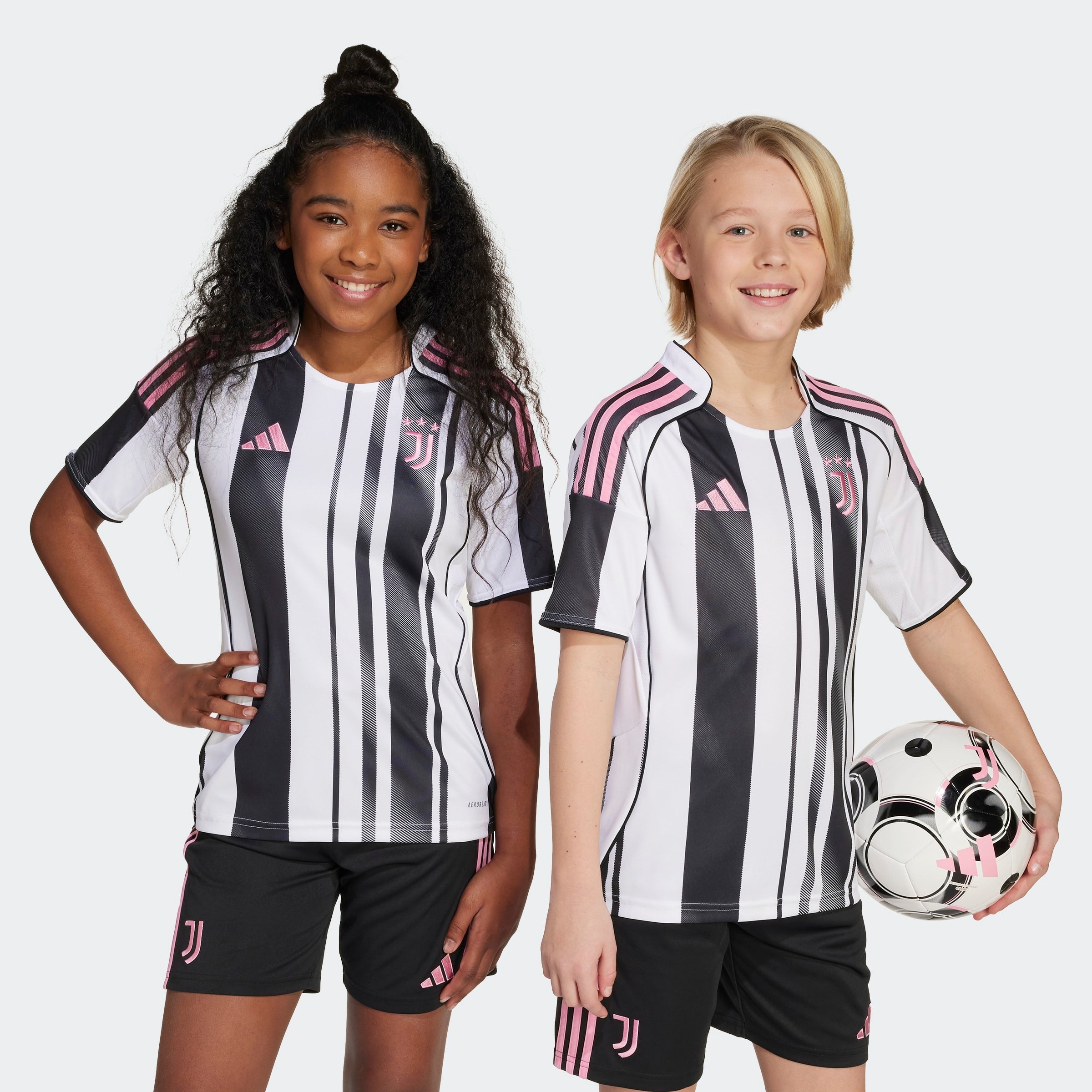 Junior Juventus Home 25/26 Replica Jersey