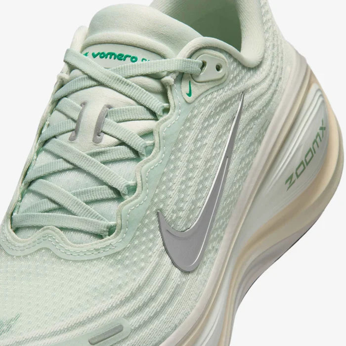 Womens Vomero Plus Running Shoe