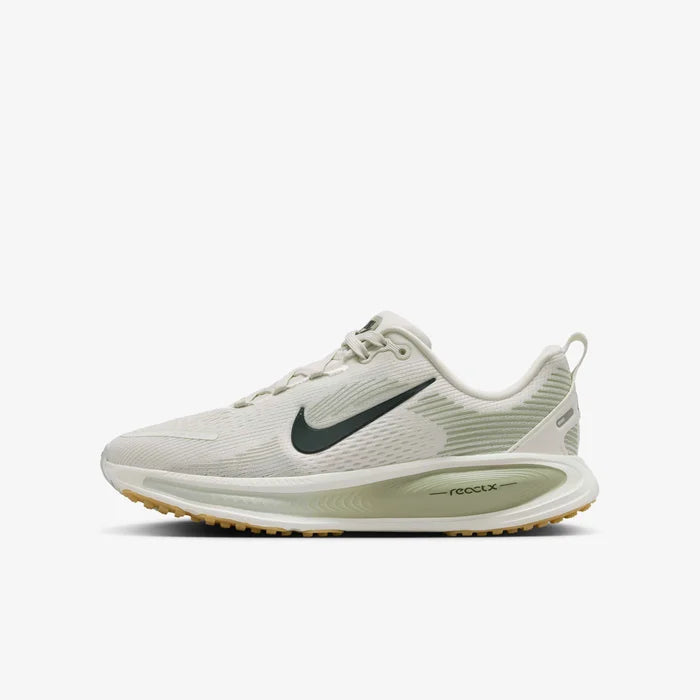 Junior Vomero 18 Running Shoe