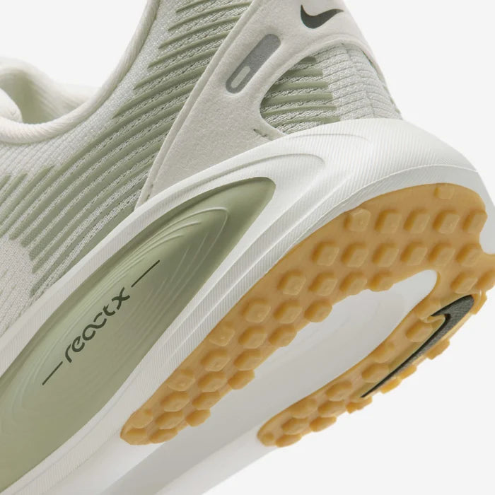 Junior Vomero 18 Running Shoe