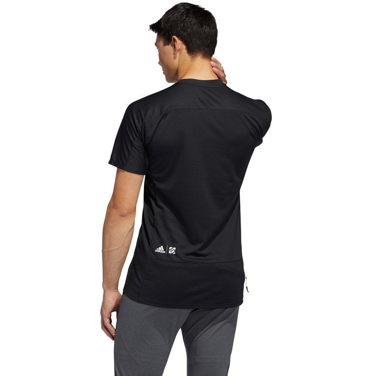 Mens Traicross T-Shirt with Back Pocket